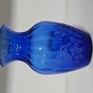 Elegant Signed SJ Brown Cobalt Blue Glass Vase with Etched Hummingbird Motif